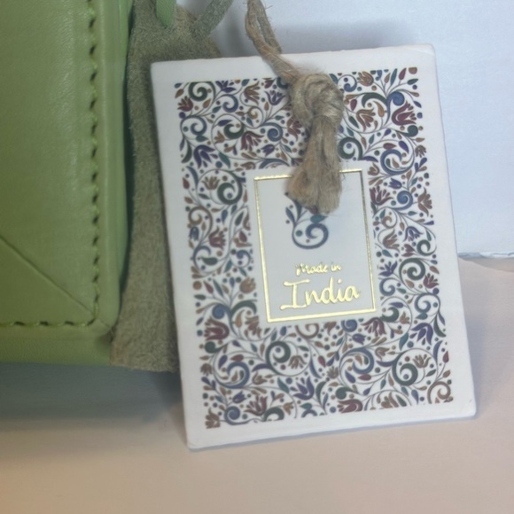 Handcrafted by Artisans Medium Woven Genuine Leather Bi-Fold Wallet. (D237) - Picture 2 of 7